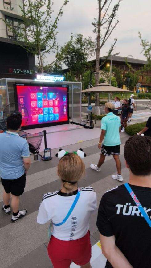 成都世运村智能翻译眼镜_成都世运村科技产品体验_成都休闲体验