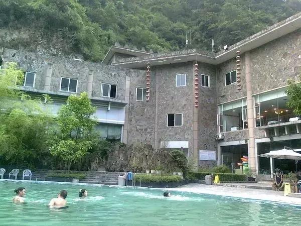 成都黑竹沟温泉山庄_峨边黑竹沟温泉山庄住宿_成都桑拿推荐