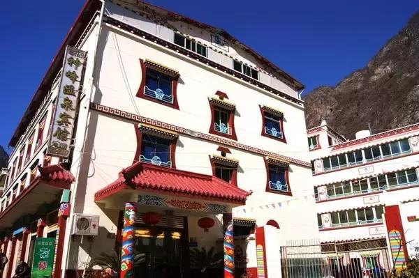 峨边黑竹沟温泉山庄住宿_成都桑拿推荐_成都黑竹沟温泉山庄